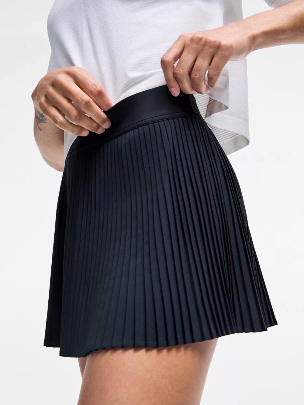 Lululemon Varsity High-Rise Pleated Tennis Skirt in Navy Blue Sz0